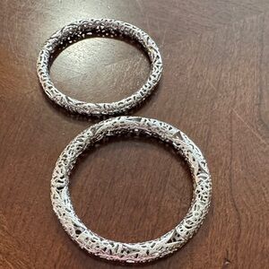 Like new! Kendra Scott Silver Textured Bracelets